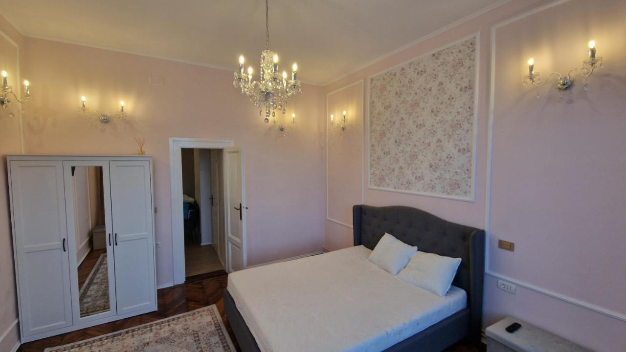Uvs Central Luxury Apartment Oradea Exterior foto