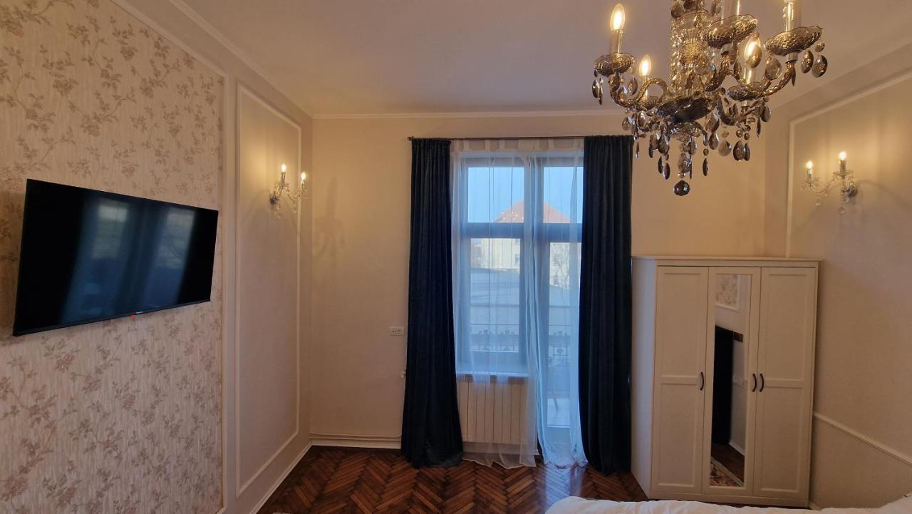 Uvs Central Luxury Apartment Oradea Exterior foto
