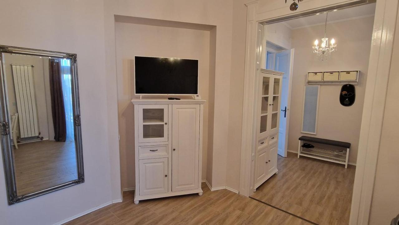 Uvs Central Luxury Apartment Oradea Exterior foto