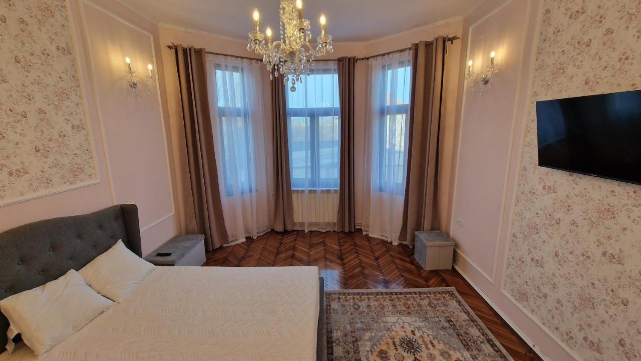 Uvs Central Luxury Apartment Oradea Exterior foto