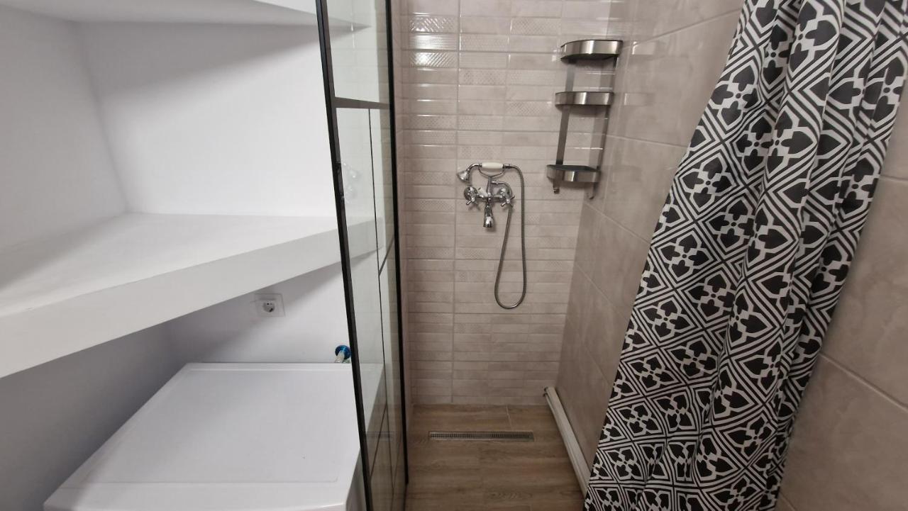Uvs Central Luxury Apartment Oradea Exterior foto